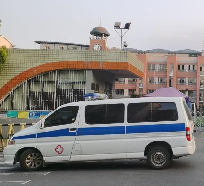 元氏救护车出租护送骨折病人一公里多少钱